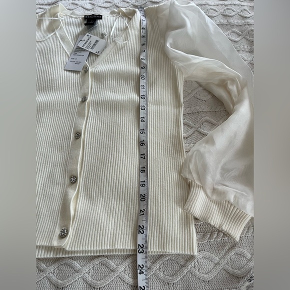 New! Design 365 Designer Brand Elegant White V-Neck Women's Sweater Medium - Picture 15 of 16